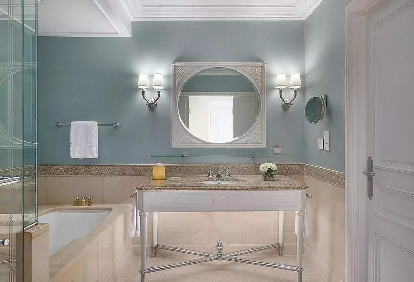キングサイズベッドのスタンダードルーム, Four Seasons Hotel Alexandria At San Stefano