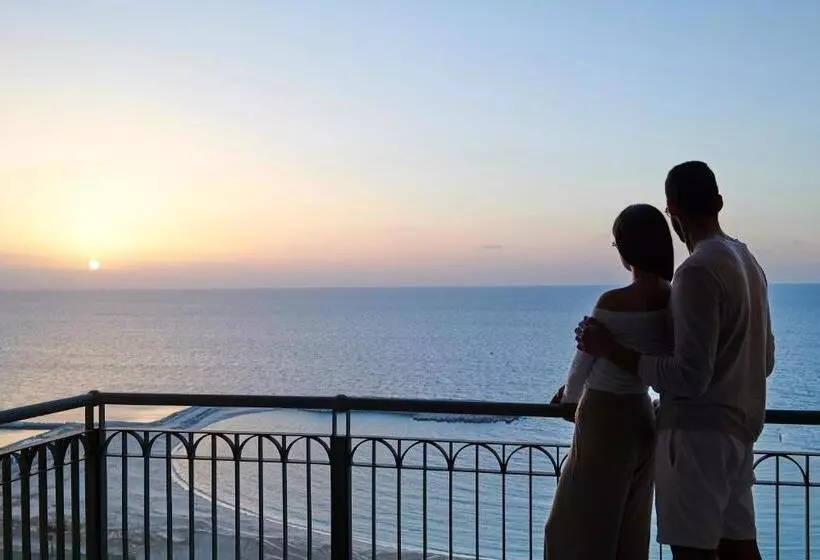 キングサイズベッドのスタンダードルーム, Four Seasons Hotel Alexandria At San Stefano