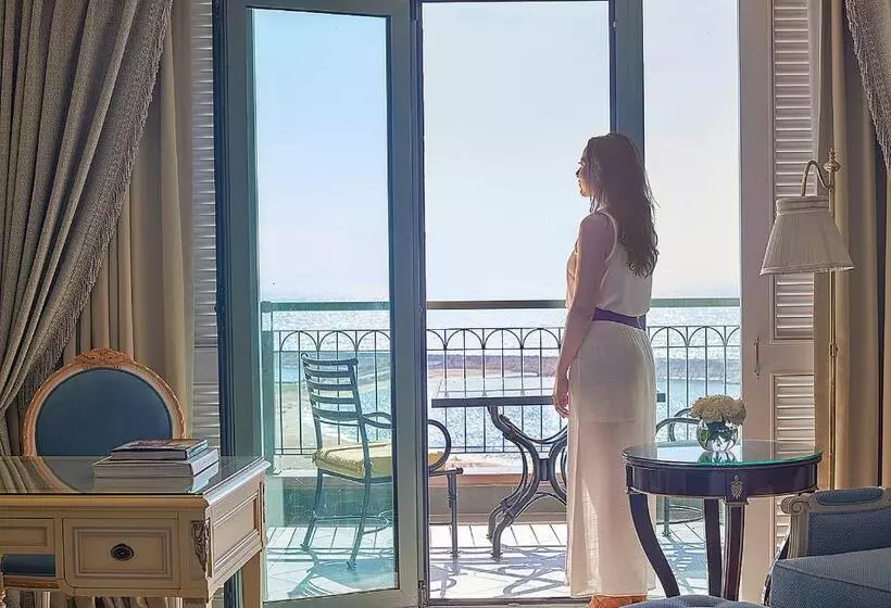 キングサイズベッドのスイートルーム, Four Seasons Hotel Alexandria At San Stefano