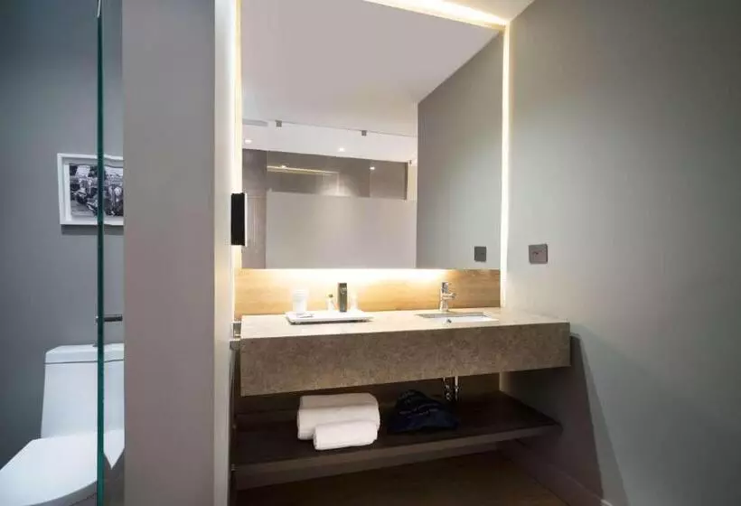 Deluxe Suite King Bed, Habitel Prime