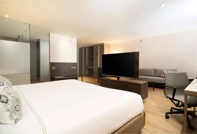 Deluxe Suite King Bed, Habitel Prime