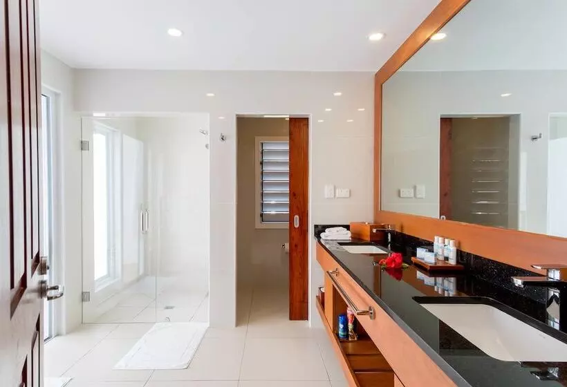 بانگلوی استاندارد, Lomani Island Resort – Adults Only