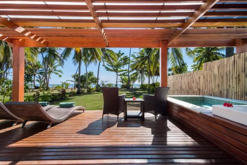 بانگلوی استاندارد, Lomani Island Resort – Adults Only