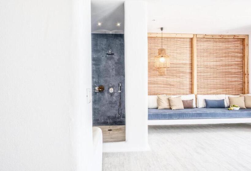 جناح, Orkos Beach