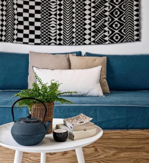 غرفة قياسية ثلاثية, Orkos Beach