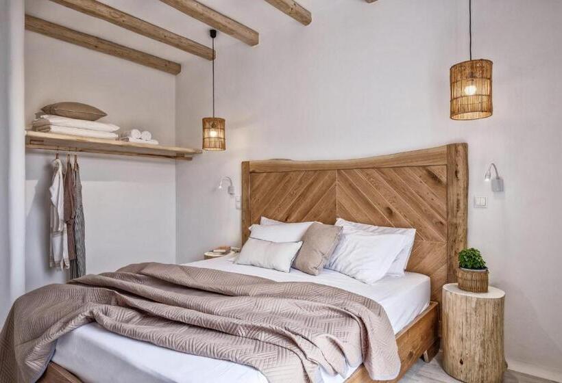 غرفة قياسية ثلاثية, Orkos Beach