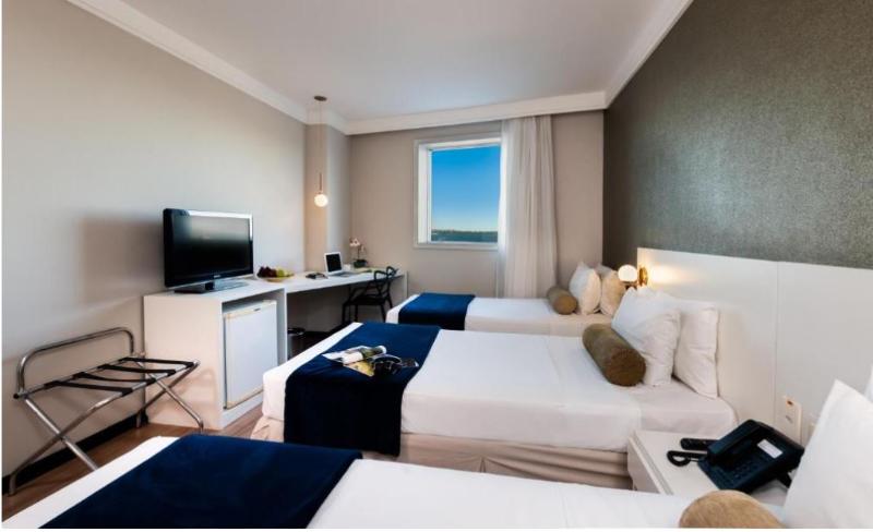 חדר דלוקס לשלושה, Pier Vitoria