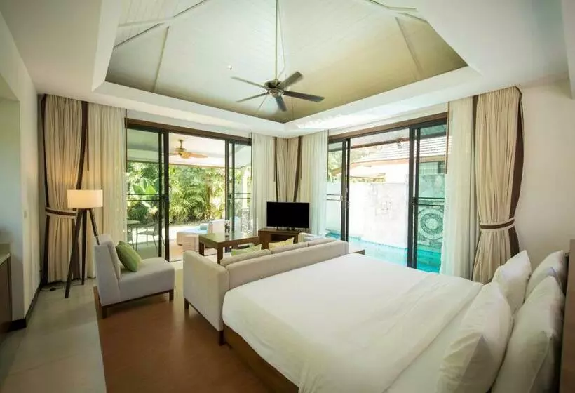 بانگلوی استاندارد, Robinson Khao Lak