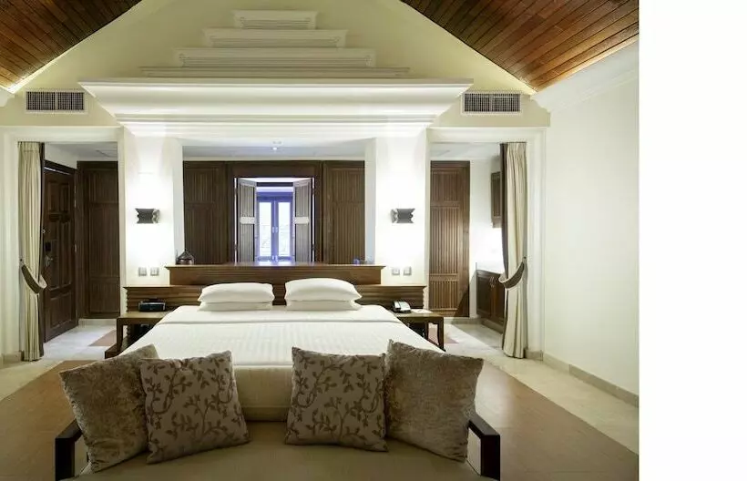 بانگلوی سوپریور, Robinson Khao Lak