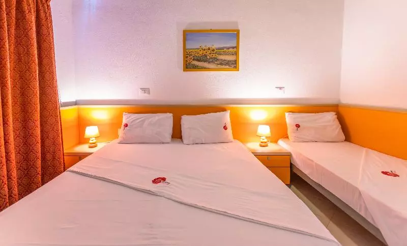 اتاق اکونومی, Robinson Khao Lak