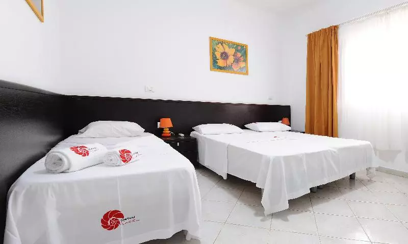 اتاق اکونومی, Robinson Khao Lak