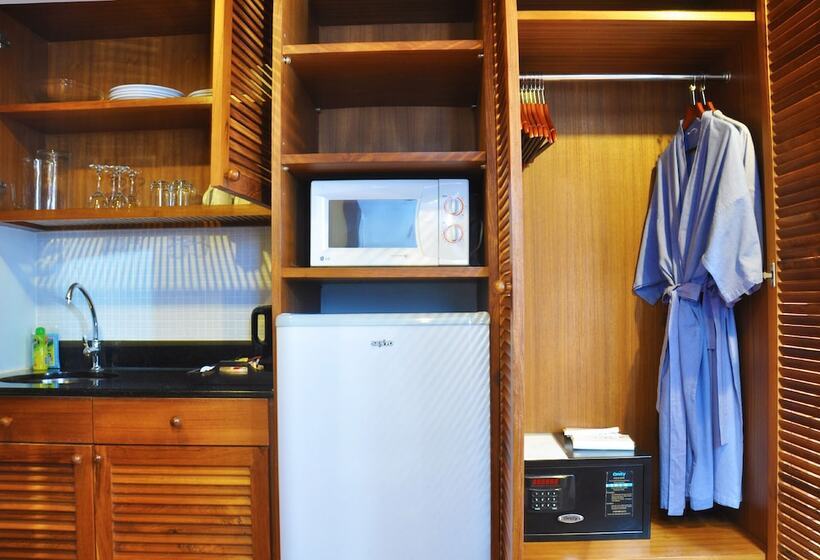 스탠다드 스튜디오, Sunwing Bangtao Beach