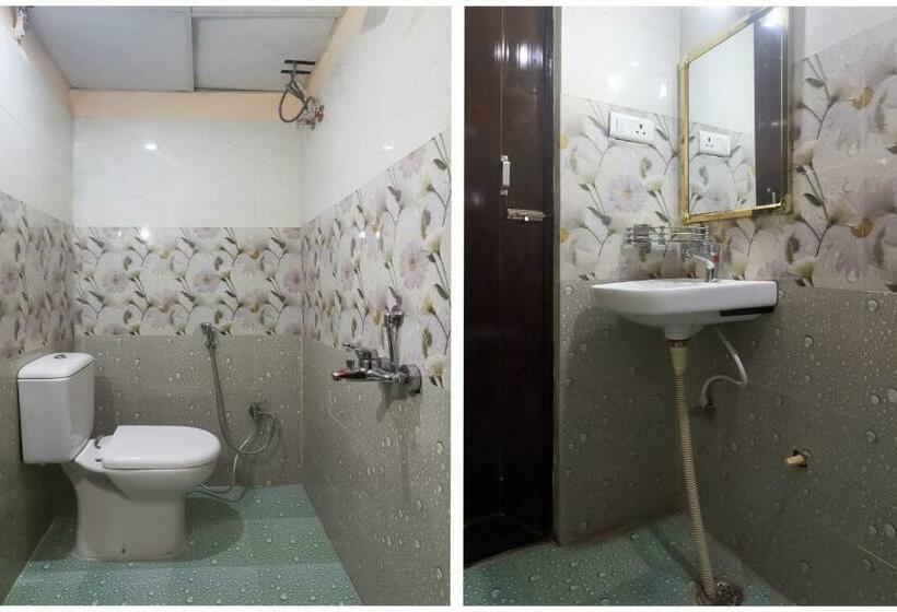 Quarto Estandar, Collection O M V Inn Near Chaudhary Charan Singh International Airport