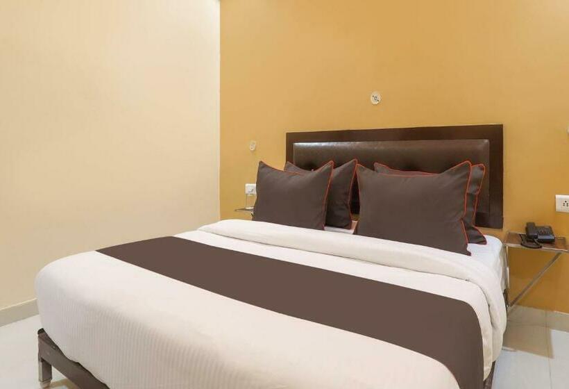 Quarto Estandar, Collection O M V Inn Near Chaudhary Charan Singh International Airport