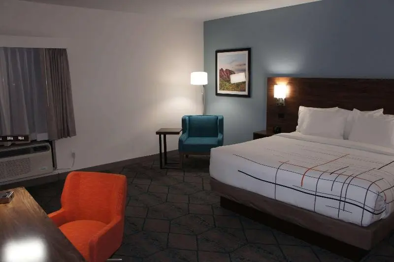 身障者適用キングサイズベッドルーム, La Quinta Inn & Suites By Wyndham Littleton Red Rocks