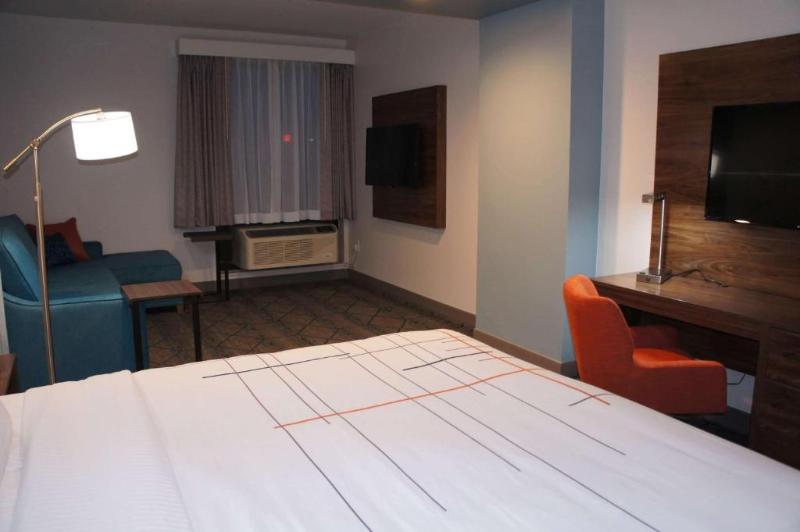 キングサイズベッドのスイートルーム, La Quinta Inn & Suites By Wyndham Littleton Red Rocks