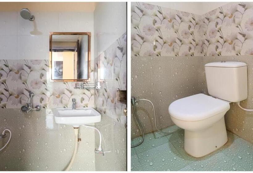 Quarto Estandar, Collection O M V Inn Near Chaudhary Charan Singh International Airport