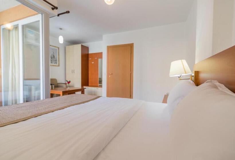 غرفة قياسية مطلّة علي حمام السباحة, Rafaelo Comfort & Family