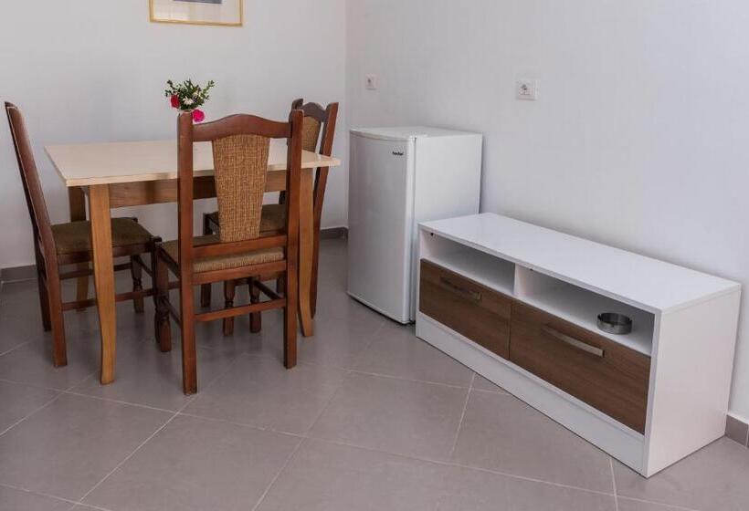 غرفة قياسية ثلاثية مطلة علي حمام السباحة, Rafaelo Comfort & Family