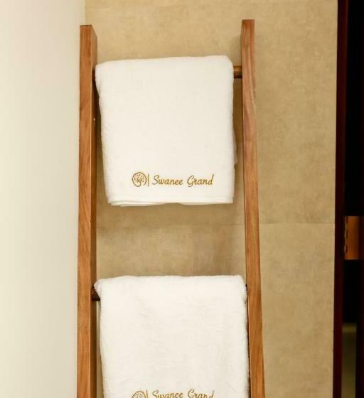חדר דחוקס עם מיטת קינג, Swanee Grand