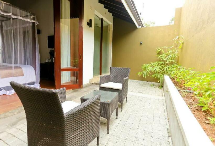 חדר דחוקס עם מיטת קינג, Swanee Grand