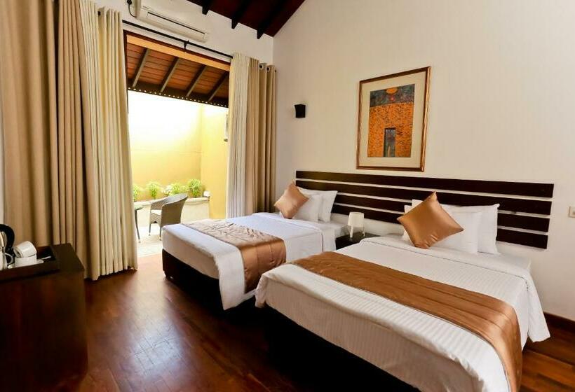 חדר דחוקס עם מיטת קינג, Swanee Grand