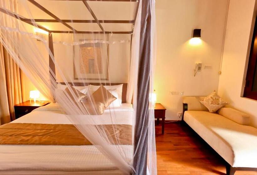 חדר דחוקס עם מיטת קינג, Swanee Grand