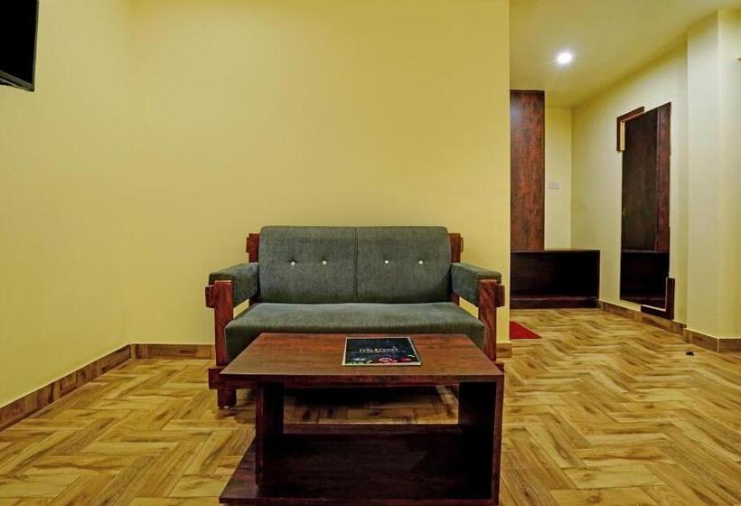 Номер Deluxe, Treebo Golden Nest