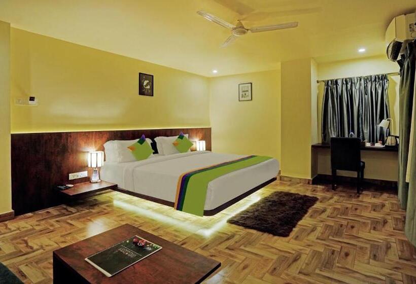 Номер Deluxe, Treebo Golden Nest