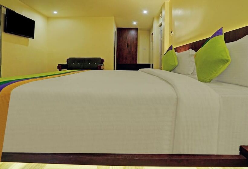 Номер Deluxe, Treebo Golden Nest