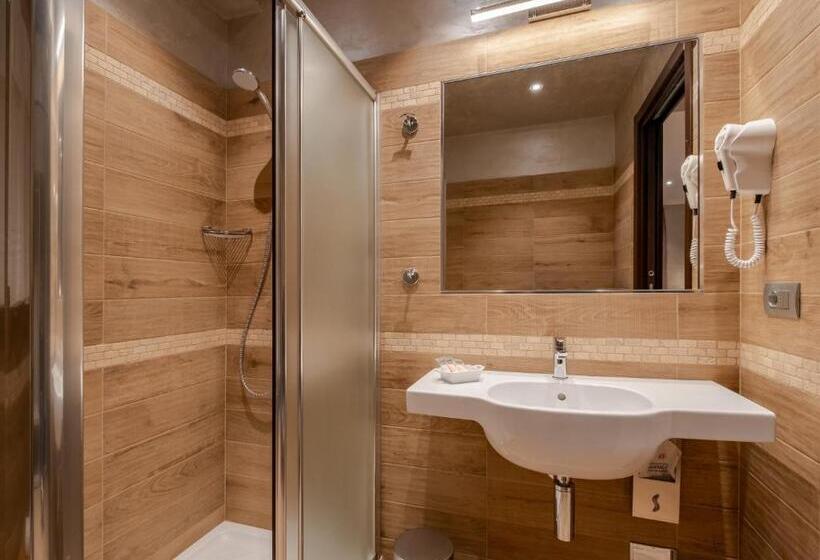 スタンダードトリプルルーム, Nanà