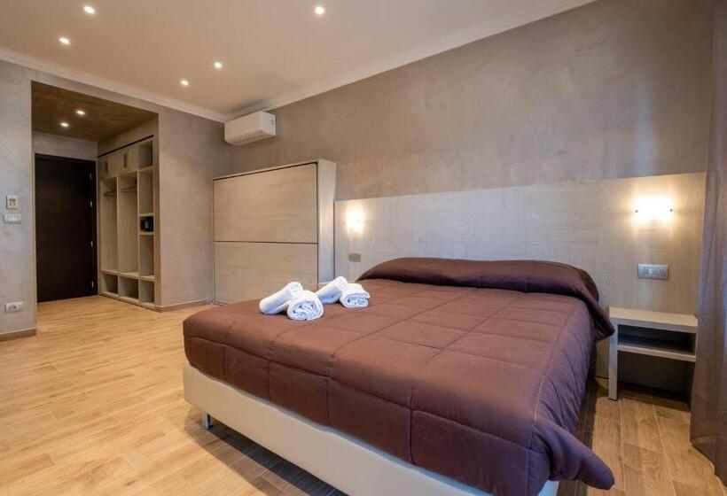 スタンダードトリプルルーム, Nanà