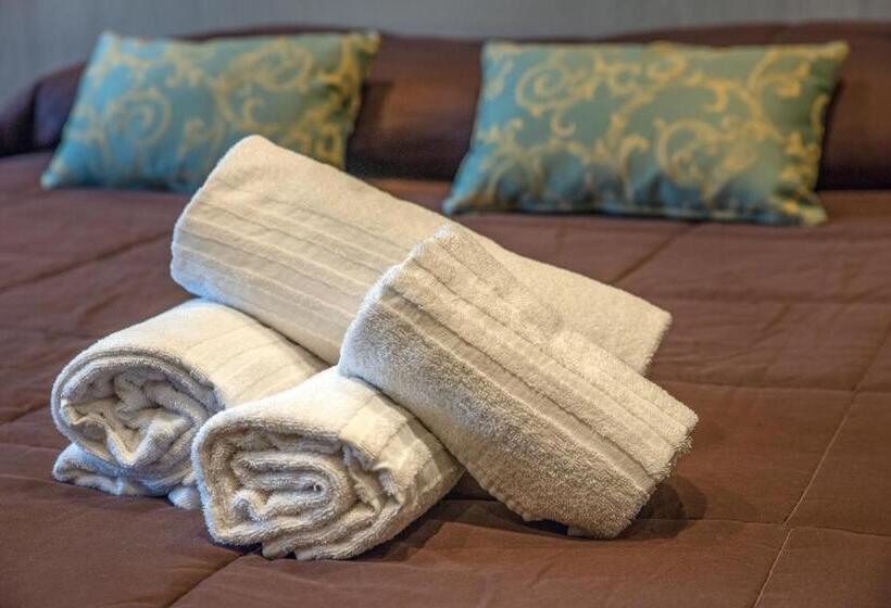 スタンダードトリプルルーム, Nanà