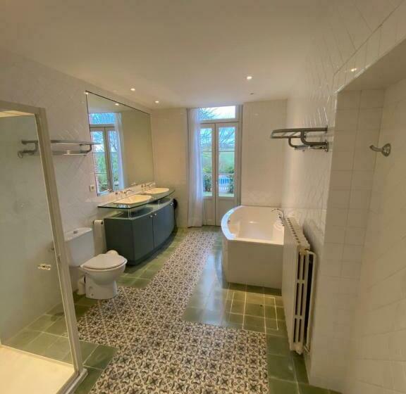 غرفة قياسية سرير كينج, La Tarabelloise