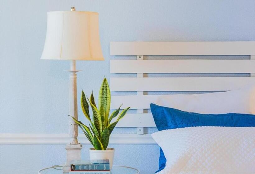 Deluxe Suite King Bed, Arawak Bay: Inn At Salt River