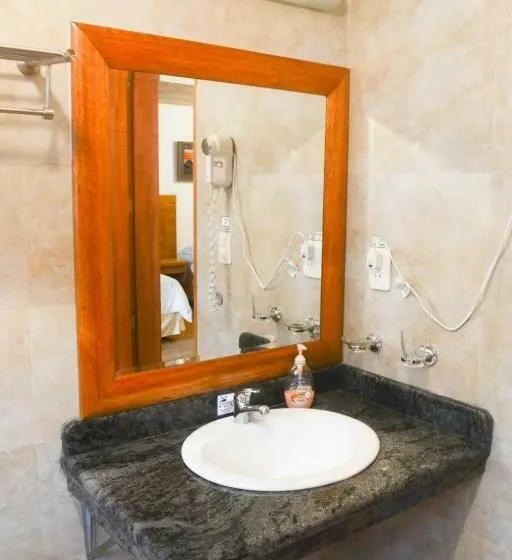 اتاق کلاسیک چهارنفره, Mama Tungu Hostel