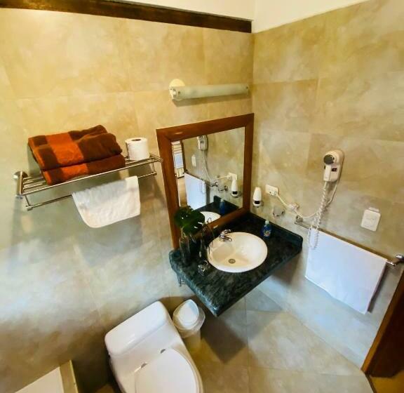 스탠다드 룸 킹사이즈 침대, Mama Tungu Hostel