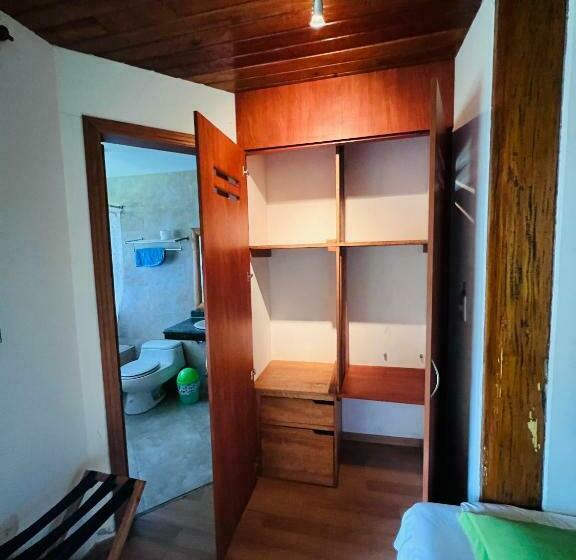 공동 객실, Mama Tungu Hostel