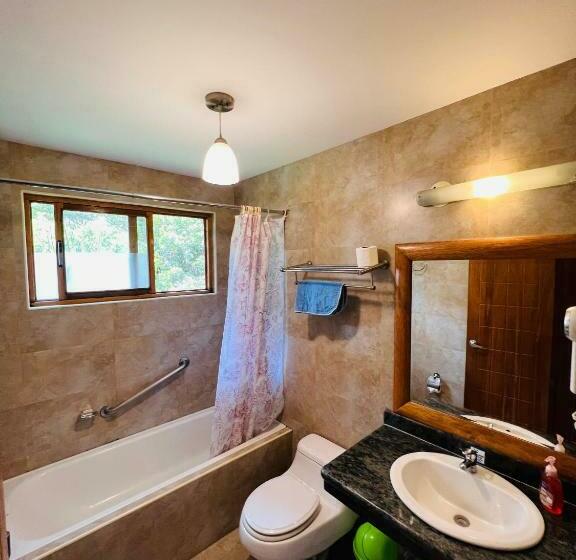 공동 객실, Mama Tungu Hostel