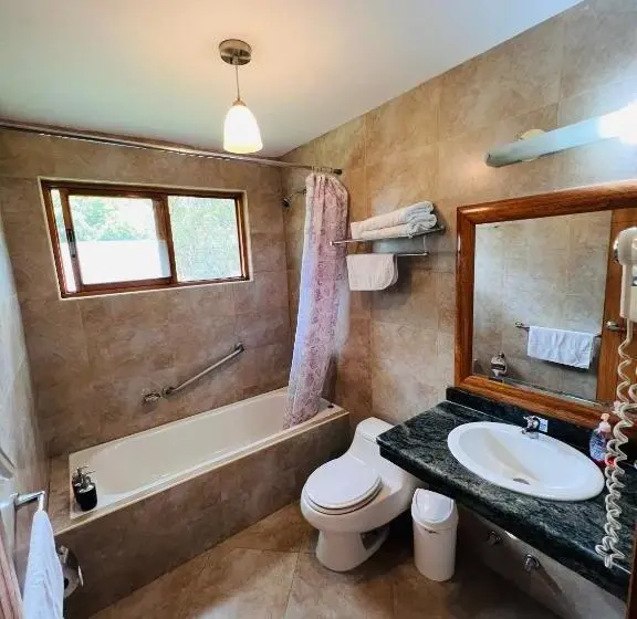 اتاق کلاسیک چهارنفره, Mama Tungu Hostel