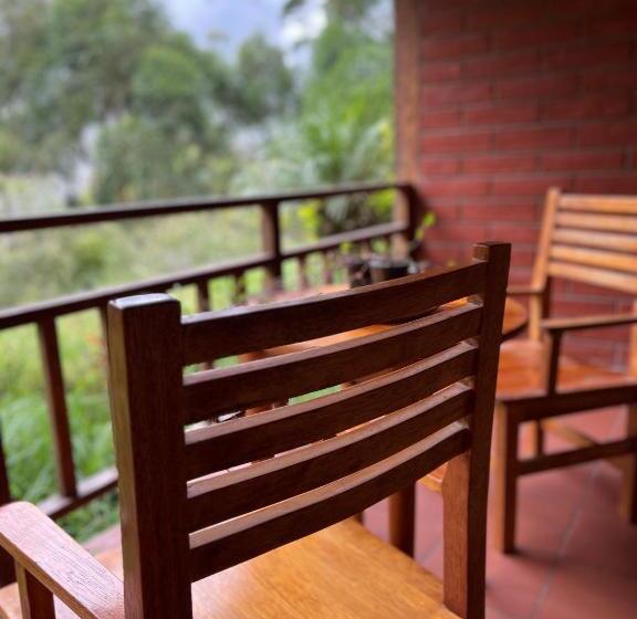 클래식 4인 룸, Mama Tungu Hostel