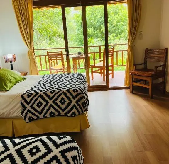 اتاق کلاسیک چهارنفره, Mama Tungu Hostel