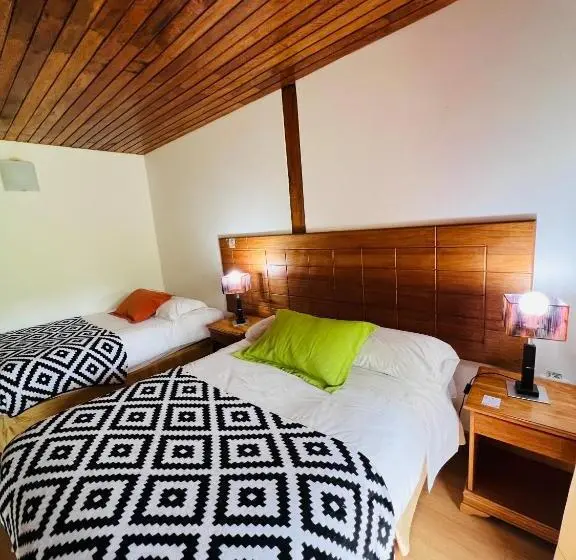 اتاق کلاسیک چهارنفره, Mama Tungu Hostel