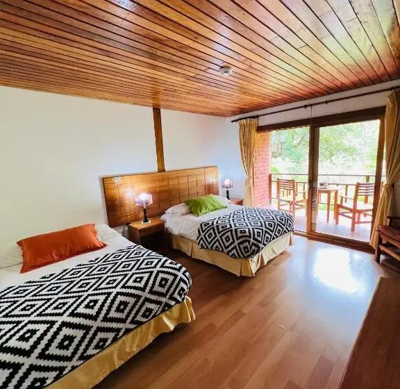 اتاق کلاسیک چهارنفره, Mama Tungu Hostel
