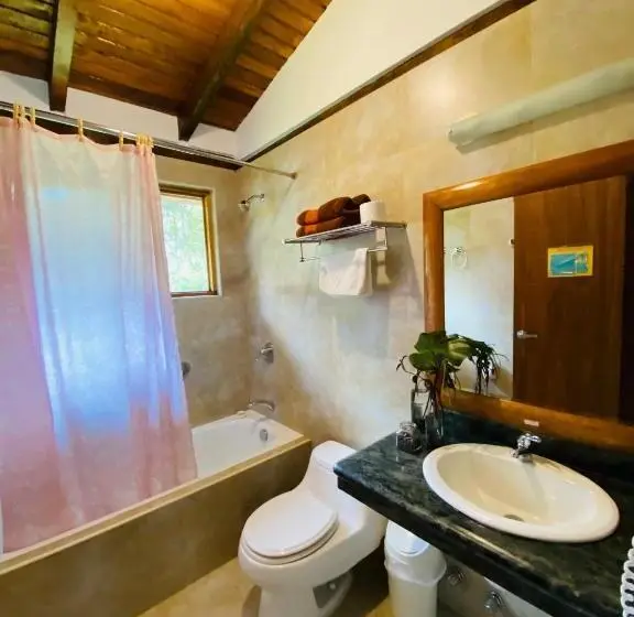 اتاق لوکس با تخت بزرگ, Mama Tungu Hostel