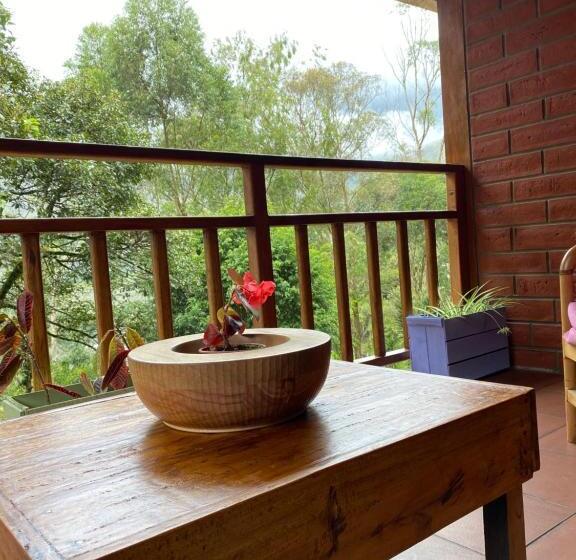 스탠다드 룸 킹사이즈 침대, Mama Tungu Hostel