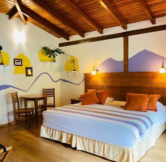 스탠다드 룸 킹사이즈 침대, Mama Tungu Hostel