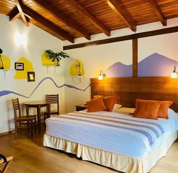 اتاق لوکس با تخت بزرگ, Mama Tungu Hostel