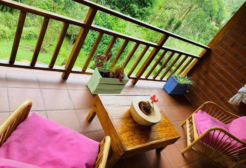 스탠다드 룸 킹사이즈 침대, Mama Tungu Hostel