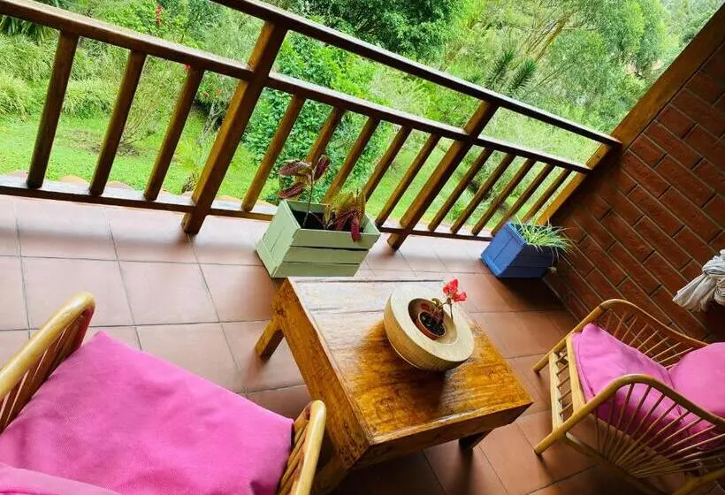 اتاق لوکس با تخت بزرگ, Mama Tungu Hostel